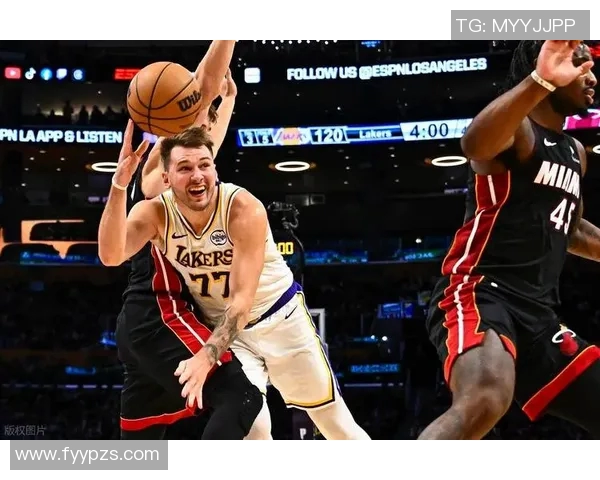 盘活全队！东契奇29+11+10里夫斯两双，湖人6人得分上双击败热火